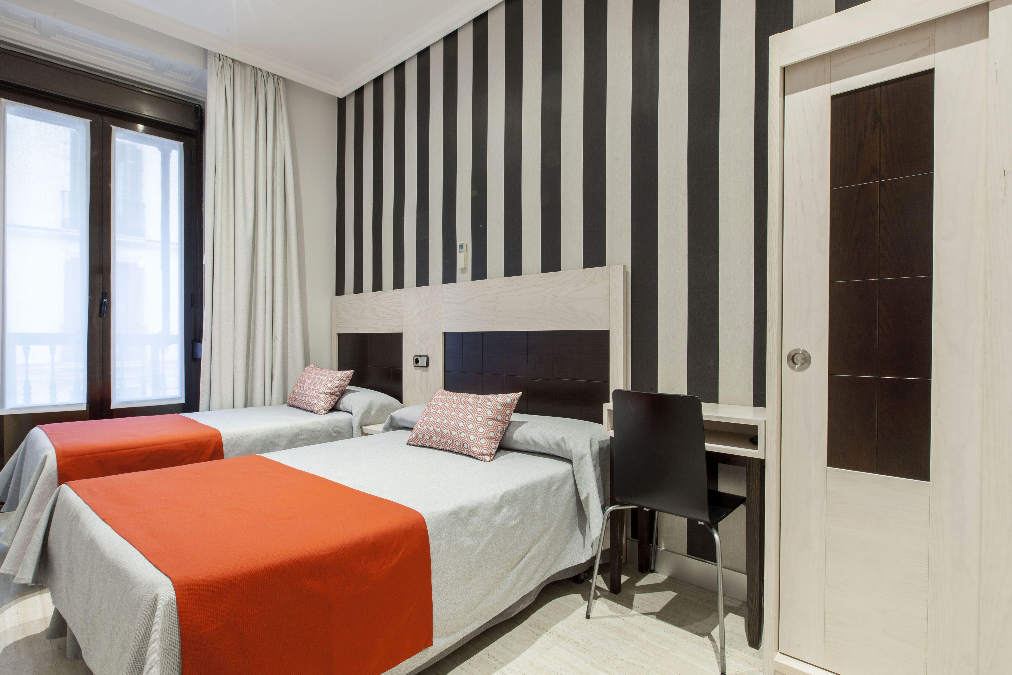 Hostal Castilla I Atocha — Photos 2